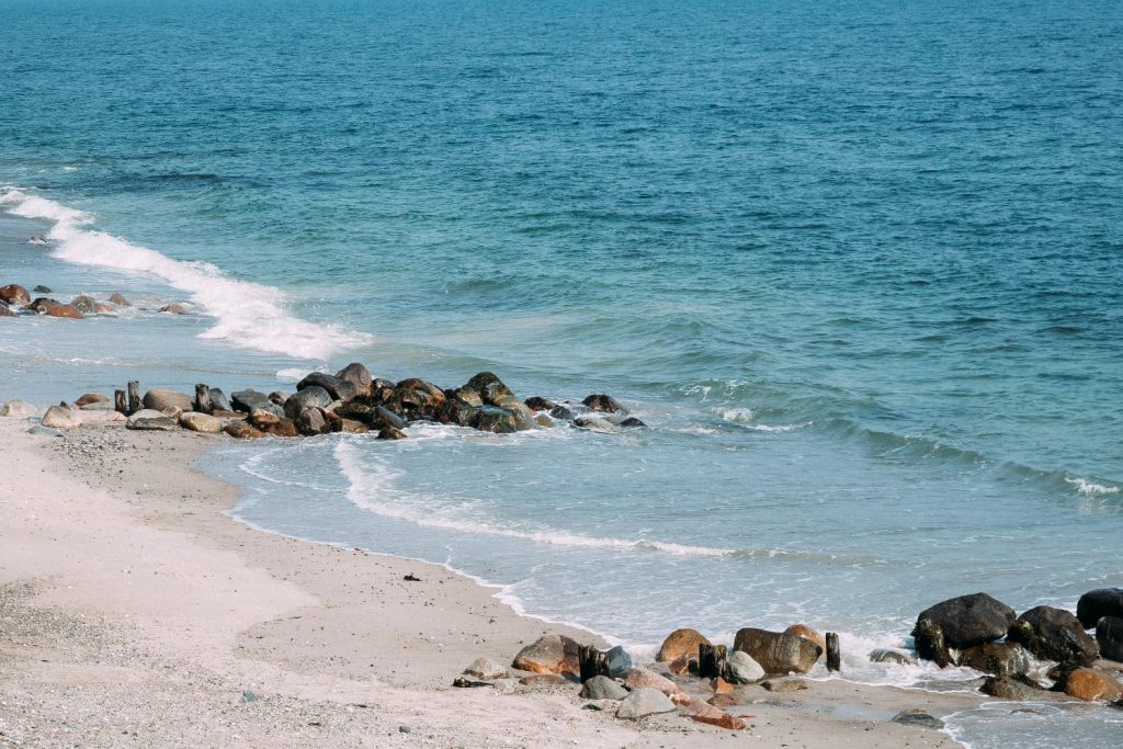 Ripples and the rocks